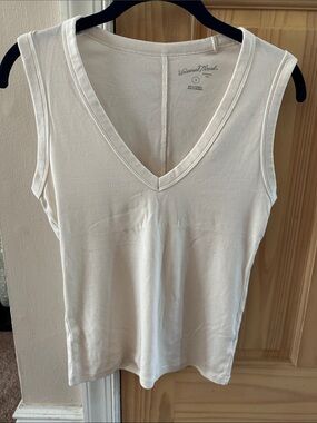 Universal Thread Cream V-Neck Ribbed Tank